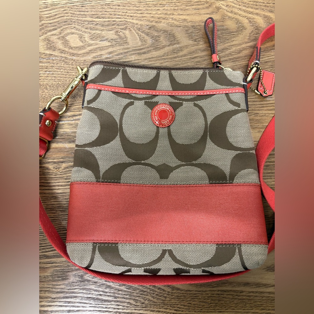 Coach | Signature Stripe Swingpack Mini Crossbody - Picture 2 of 12